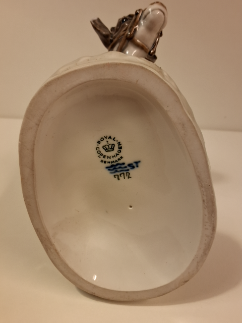Royal Copenhagen Dreng med kalv